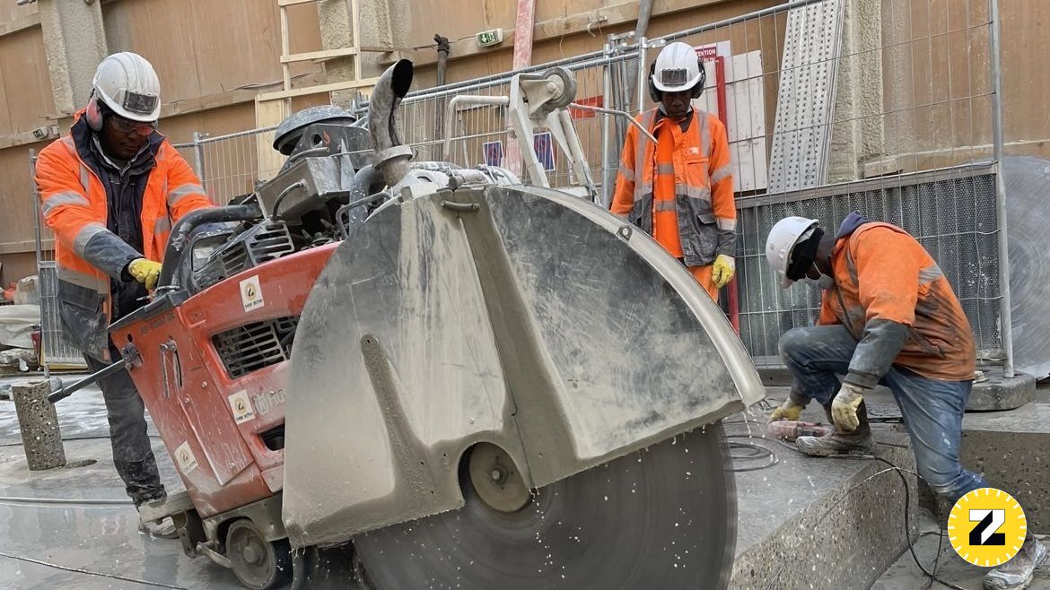 Déconstruction d'un radier en béton armé — Paris 8ᵉ — avenue Montaigne